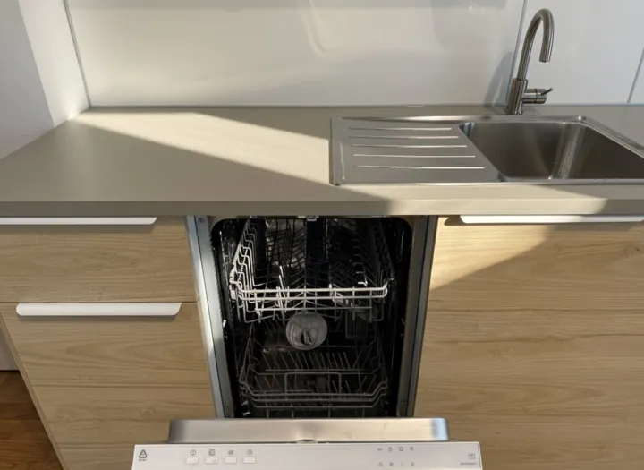 Voll ausgestattete Küche – Drei-Zimmer-Apartment
