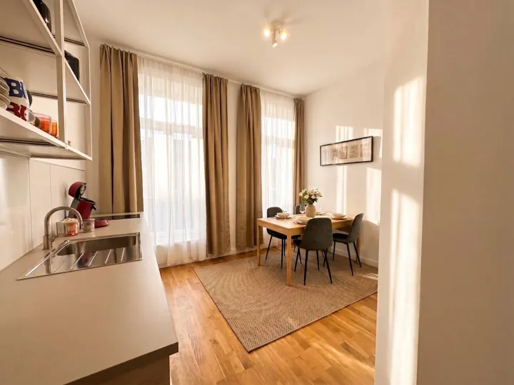 Voll ausgestattete Küche – Drei-Zimmer-Apartment