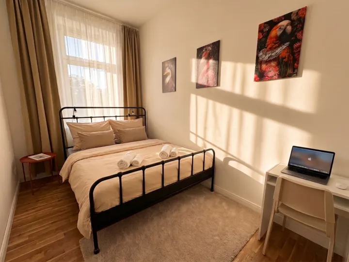 Schlafzimmer 2 – Drei-Zimmer-Apartment