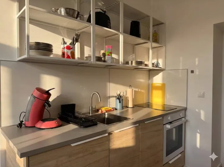 Voll ausgestattete Küche – Neues Apartment mit zwei Schlafzimmern