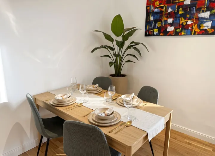Essbereich – Kompaktes Zwei-Zimmer-Apartment
