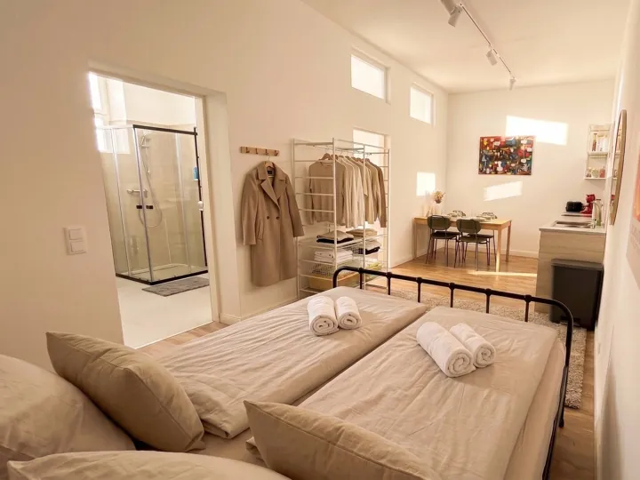 Schlafzimmer 1 – Kompaktes Zwei-Zimmer-Apartment