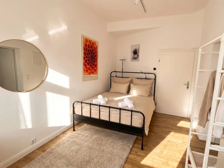 Schlafzimmer 1 – Kompaktes Zwei-Zimmer-Apartment