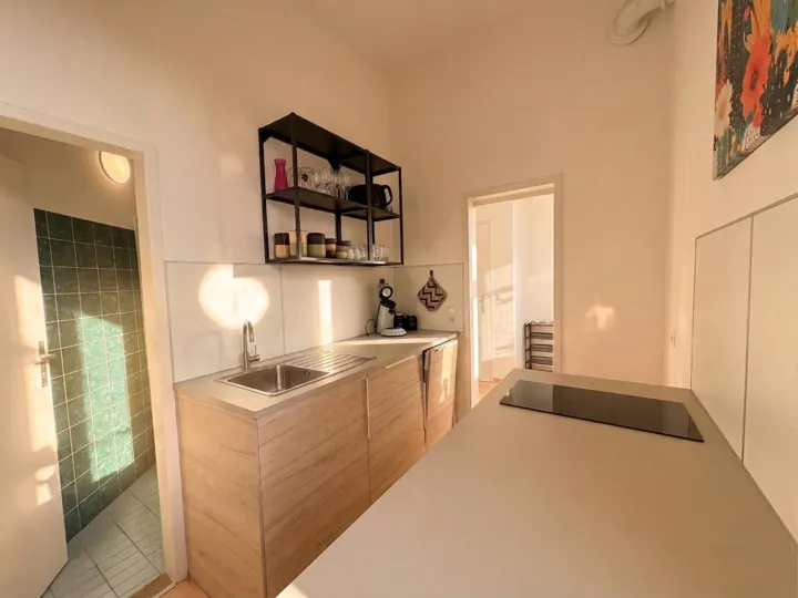 Voll ausgestattete Küche – Familien-Apartment mit Etagenbett